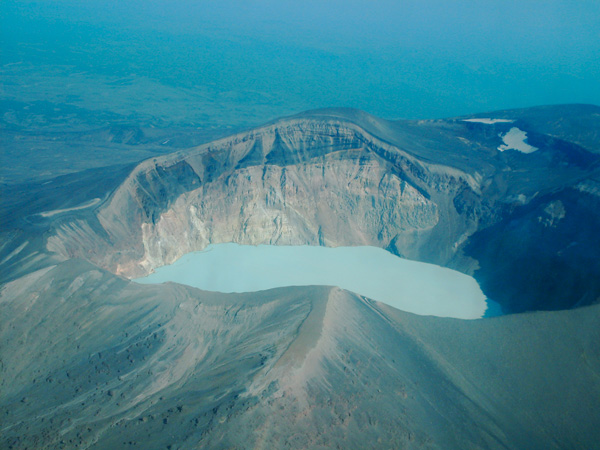 Озеро в кратере вулкана (Тайная Камчатка - С. Грай)