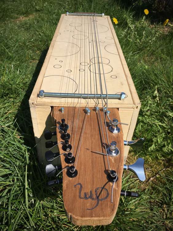 Звуковая коробка со струнами и грифом ~ sound box (Необычные музыкальные инструменты - Laurent Donckers (Deep Man))