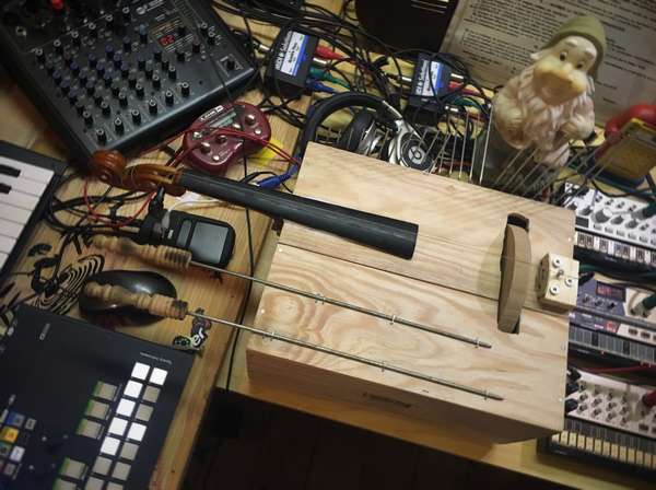 Sound box со струнами и шампурами (Необычные музыкальные инструменты - Laurent Donckers (Deep Man))